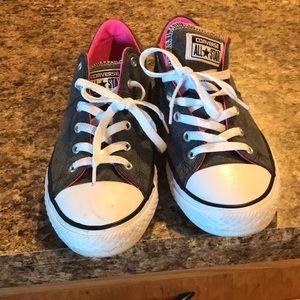 Converse women’s size 8